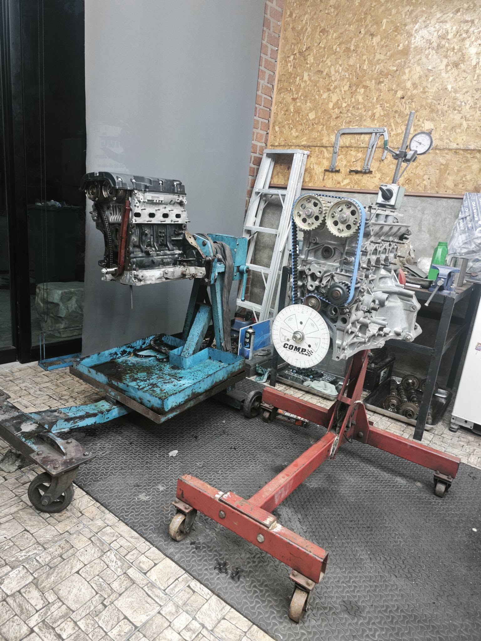 Several engines on stands for overhaul